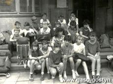 5633.Uczniowie ze Szkoly Podstawowej w Bodzewie na obozie wedrownym w Kotlinie Klodzkiej (1987 r.)