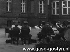 5634.Koncert Orkiestry Detej gostynskiej Cukrowni dla pacjentow i personelu Szpitala Przeciwgruzliczego w Marysinie (lata 80. XX wieku)