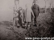 5641.Dzieci ze Starego Gostynia (koniec lat 50. XX wieku)