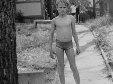 5648.Uczniowie Szkoly Podstawowej nr 2 w Gostyniu z wychowawca klasy Janem Zaborowskim na biwaku w Loniewie (1988 r.).JPG