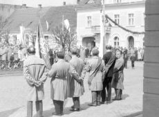 5657.Rynek w Gostyniu - wiec 1-majowy(1965 r.)