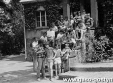 5660.Uczniowie Szkoly Podstawowej nr 2 w Gostyniu z wychowawca klasy Janem Zaborowskim na biwaku w Loniewie (1988 r.).JPG