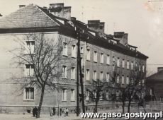 5664.Ulica Mostowa w Gostyniu - budynek mieszkalny wybudowany w latach 1955-1956 przez Budowlane Przedsiebiorstwo Powiatowe