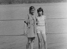 5665.Uczniowie Szkoly Podstawowej nr 2 w Gostyniu z wychowawca klasy Janem Zaborowskim na biwaku w Loniewie (1988 r.).JPG