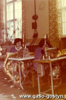 568.Szycie kolder w Krawieckiej Spoldzielni Pracy GOSTYNIANKA w Gostyniu