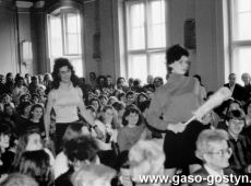 5688.Koncert z okazji Dnia Kobiet w auli Liceum Ogolnoksztalcacego w Gostyniu (8 marca 1992 r.).JPG