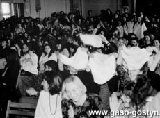 5689.Koncert z okazji Dnia Kobiet w auli Liceum Ogolnoksztalcacego w Gostyniu (8 marca 1992 r.).JPG