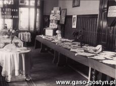 5704.Wystawa w sali Prezydium Powiatowej Rady Narodowej w Gostyniu (lata 50. XX wieku)