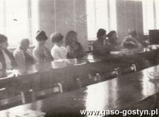 5705.Narada z kierownikami punktow bibliotecznych w sali posiedzen Komitetu Powiatowego PZPR w Gostyniu (1967 r.)
