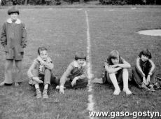 5718.Zawody lekkoatletyczne uczniow szkol podstawowych na stadionie Osrodka Sportu i Rekreacji w Gostyniu (1. polowa lat 80. XX wieku).JPG