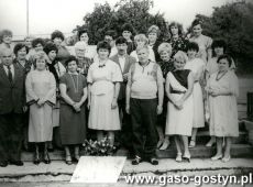 5732.40-lecie Kola Gospodyn Wiejskich w Kunowie - czlonkinie kola oraz zaproszeni goscie, m.in. pierwszy z lewej Franciszek Konieczny - Naczelnik Miasta i  Gminy w Gostyniu (16 lipca 1988 r.)