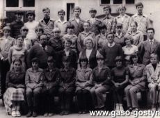 5746.Nauczyciele i absolwenci Szkoly Podstawowej w Daleszynie (1982 r.)