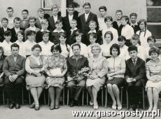 579.Absolwenci Szkoly Podstawowej nr 1 w Gostyniu (klasa VIIc) wraz z gronem pedagogicznym - 1963 r.