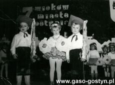 5794.Choinka noworoczna dzieci z Przedszkola nr 2 w Gostyniu (Powiatowy Dom Kultury w Gostyniu, 1979 r.)