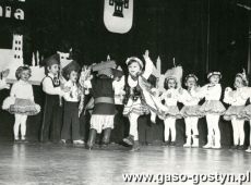 5796.Choinka noworoczna dzieci z Przedszkola nr 2 w Gostyniu (Powiatowy Dom Kultury w Gostyniu, 1979 r.)