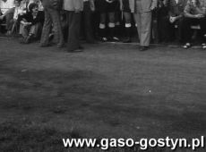 581.Stadion w Gostyniu, mecz o Puchar Polski w Pilce Noznej, MZKS Kania Gostyn-Zaglebie Sosnowiec 0-6 (18 sierpnia 1976 r.), na pierwszym planie Boleslaw Lamek (v-ce prezes gostynskiej Kani)
