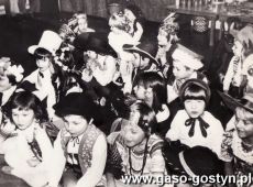 5814.Zabawa karnawalowa dzieci z Przedszkola nr 1 w Gostyniu (lata 70. XX wieku)