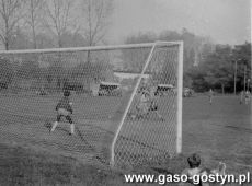 5815.Mecz pilki noznej SP1 kontra SP 3 (stadion OSiR w Gostyniu, 1984 r.).JPG