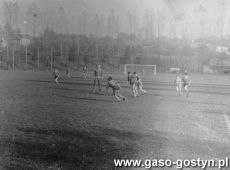 5816.Mecz pilki noznej SP1 kontra SP 3 (stadion OSiR w Gostyniu, 1984 r.).JPG