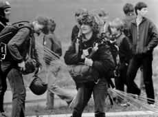 5824.Skoki spadochronowe na lotnisku w Goli (1984 r.).JPG