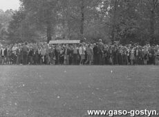 5836.Uczniowie gostynskich szkol swietuja Miedzynarodowy Dzien Dziecka na stadionie Osrodka Sportu i Rekreacji w Gostyniu (1987 r.).JPG