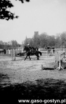 5844.Skoki przez przeszkody w Pepowie (1981 r.).JPG