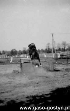 5845.Skoki przez przeszkody w Pepowie (1981 r.).JPG