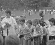 5848.Uczniowie gostynskich szkol swietuja Miedzynarodowy Dzien Dziecka na stadionie Osrodka Sportu i Rekreacji w Gostyniu (1987 r.).JPG