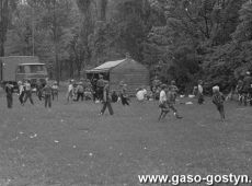 5852.Uczniowie gostynskich szkol swietuja Miedzynarodowy Dzien Dziecka na stadionie Osrodka Sportu i Rekreacji w Gostyniu (1987 r.).JPG