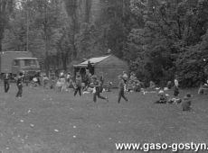 5853.Uczniowie gostynskich szkol swietuja Miedzynarodowy Dzien Dziecka na stadionie Osrodka Sportu i Rekreacji w Gostyniu (1987 r.).JPG