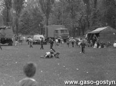 5854.Uczniowie gostynskich szkol swietuja Miedzynarodowy Dzien Dziecka na stadionie Osrodka Sportu i Rekreacji w Gostyniu (1987 r.).JPG
