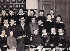 5860.Uczniowie Szkoly Podstawowej w Pogorzeli w roku szkolnym 1964-1965