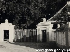 5868.Brama parkowa w Szelejewie (1984 r.)