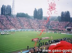 587.Eliminacje Mistrzostw Swiata Korea Pld.-Japonia 2002, w meczu na stadionie w Chorzowie Polska Pokonala Norwegie 3-0, a na trybunach zasiedli i dopingowali kibice z Gostynia (1 wrzesnia 2001 r.)