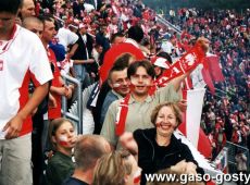 589.Kibice z Gostynia na meczu Polska-Norwegia (3-0) w ramach eliminacji Mistrzostw Swiata Korea Pld.-Japonia 2002 (Chorzow, 1 wrzesnia 2001 r.)