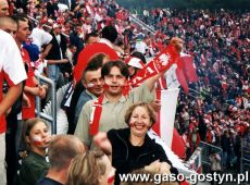 589.Kibice z Gostynia na meczu Polska-Norwegia (3-0) w ramach eliminacji Mistrzostw Swiata Korea Pld.-Japonia 2002 (Chorzow, 1 wrzesnia 2001 r.)
