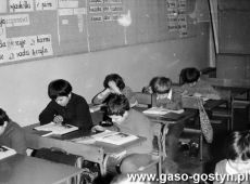 5904.Uczniowie Szkoly Podstawowej w Pepowie (1980 r.).JPG
