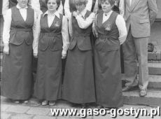 5908.Chor Dzwon na schodach Miejsko-Gminnego Domu Kultury im.Powstancow Wlkp. w Gostyniu (1986 r.)