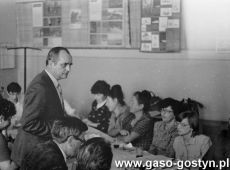5911.Rada pedagogiczna w Szkole Podstawowej nr 1 w Gostyniu podsumowujaca rok szkolny 1983-1984.JPG