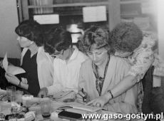 5912.Rada pedagogiczna w Szkole Podstawowej nr 1 w Gostyniu podsumowujaca rok szkolny 1983-1984.JPG