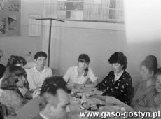 5916.Rada pedagogiczna w Szkole Podstawowej nr 1 w Gostyniu podsumowujaca rok szkolny 1983-1984.JPG