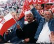 592.Kibice z Gostynia na meczu Polska-Norwegia (3-0) w ramach eliminacji Mistrzostw Swiata Korea Pld.-Japonia 2002 (Chorzow, 1 wrzesnia 2001 r.)