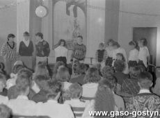 5920.Pozegnanie absolwentow Szkoly Podstawowej nr 4 w Gostyniu (1990 r.).JPG