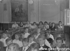 5925.Pozegnanie absolwentow Szkoly Podstawowej nr 4 w Gostyniu (1990 r.).JPG