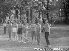 5928.Turniej pilki recznej na boisku Liceum Ogolnoksztalcacego w Gostyniu (1987 r.) - na zdjeciu reprezentacja gostynskiego LO.JPG
