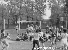 5930.Turniej pilki recznej na boisku Liceum Ogolnoksztalcacego w Gostyniu (1987 r.).JPG