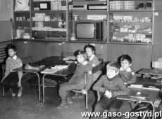 5931.Uczniowie Szkoly Podstawowej w Pepowie (1980 r.).JPG