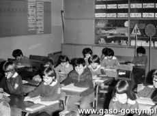5933.Uczniowie Szkoly Podstawowej w Pepowie (1980 r.).JPG