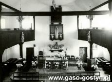5938.Kosciol poewangelicki, obecnie rzymskokatolicki pw. Niepokalanego Serca Maryi w Piaskach, widok z empory organowej (poczatek lat 90. XX wieku)