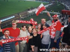 594.Kibice z Gostynia na meczu Polska-Norwegia (3-0) w ramach eliminacji Mistrzostw Swiata Korea Pld.-Japonia 2002 (Chorzow, 1 wrzesnia 2001 r.)